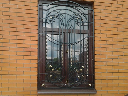 Металлическая решетка на окно с ковкой РКО-4