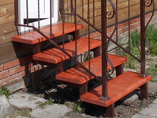 Кованая лестница в дачный домик ЛК-10