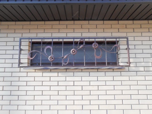 Кованая решетка на цокольное окно РКО-7