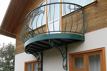 Кованый балкон на кронштейнах БО-04