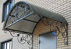 Козырёк над входом из поликарбоната КВГ-29