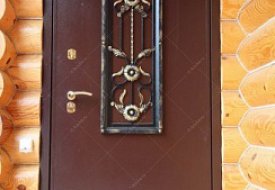 Входная металлическая дверь на сруб с ковкой ДС-1