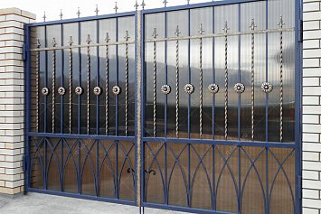 Ворота ВК-68РСк-К, распашные сквозные с калиткой, автоматические