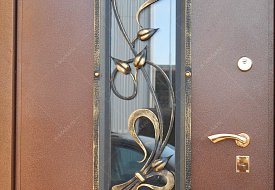 Дверь металлическая на сруб с окном и ковкой ДО/ДС-4