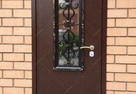 Входная металлическая дверь с ковкой и окном ДО-1